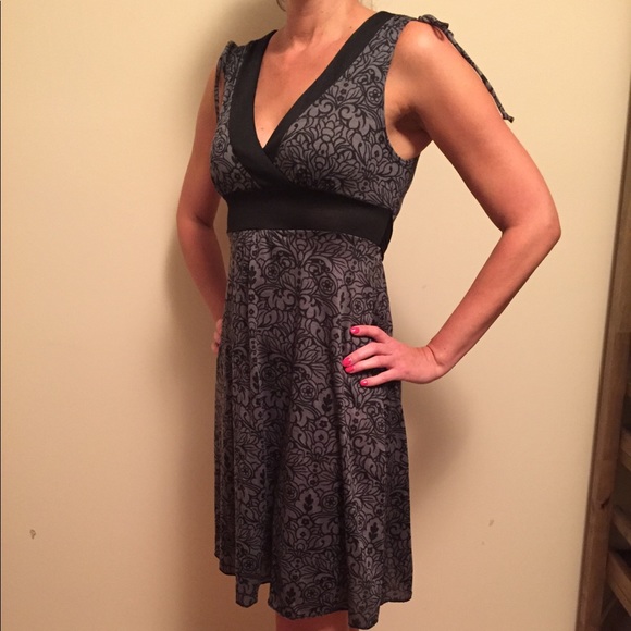 Guess Dresses & Skirts - NWT Guess size small dress